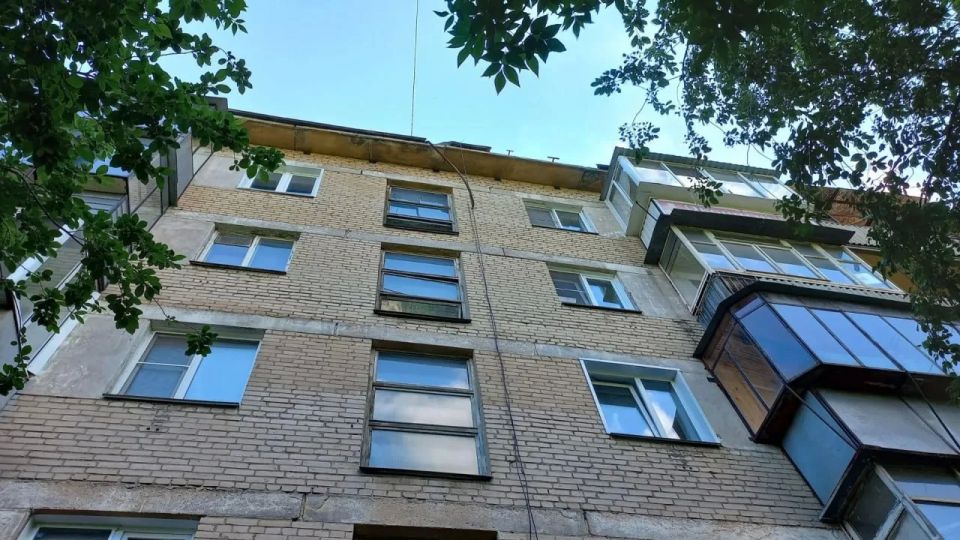 Дом с рухнувшими с крыши плитами в Челябинске капитально отремонтируют