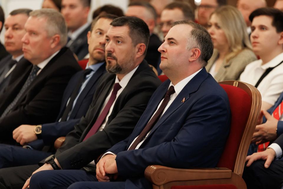 Обращение губернатора Алексея Текслера к депутатам Законодательного Собрания области Обращение губернатора Алексея Текслера к депутатам Законодательного Собрания области