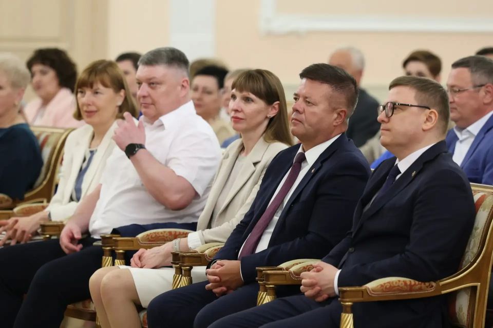 Алексей Текслер наградил лучших работников здравоохранения Челябинской области Алексей Текслер наградил лучших работников здравоохранения Челябинской области
