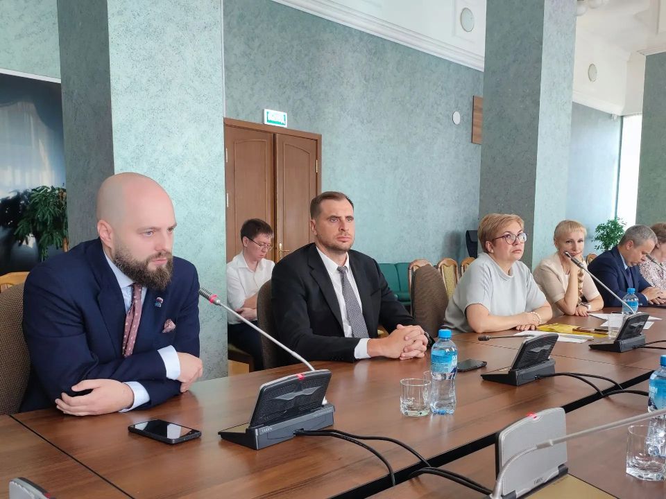 В Законодательном Собрании области состоялось рабочее совещание по вопросу реализации поручения губернатора о Социальном кодексе в Челябинской области В Законодательном Собрании области состоялось рабочее совещание по вопросу реализации поручения губернатора о Социальном кодексе в Челябинской области