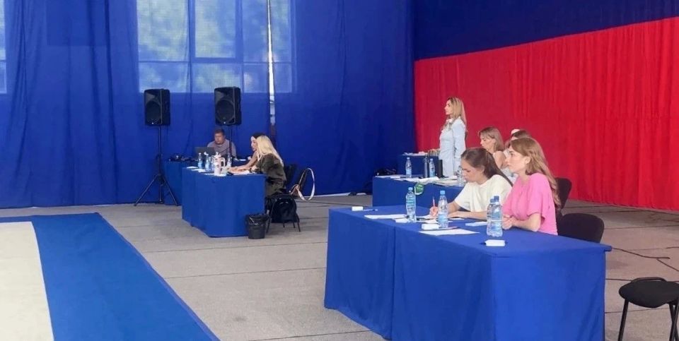 В Копейске стартовали соревнования по художественной гимнастике В Копейске стартовали соревнования по художественной гимнастике