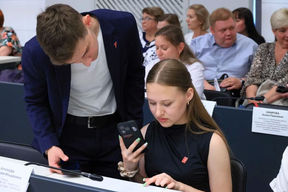 Речь без брани, помощь бойцам СВО и семейные ценности: Алексей Лошкин поставил задачи «Движению первых» Речь без брани, помощь бойцам СВО и семейные ценности: Алексей Лошкин поставил задачи «Движению первых»