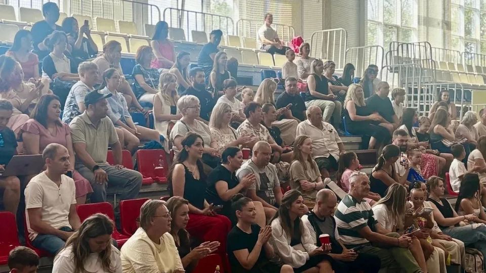 В Копейске стартовали соревнования по художественной гимнастике В Копейске стартовали соревнования по художественной гимнастике