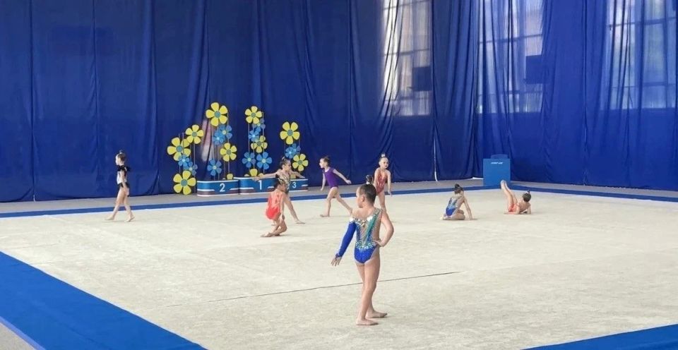 В Копейске стартовали соревнования по художественной гимнастике В Копейске стартовали соревнования по художественной гимнастике