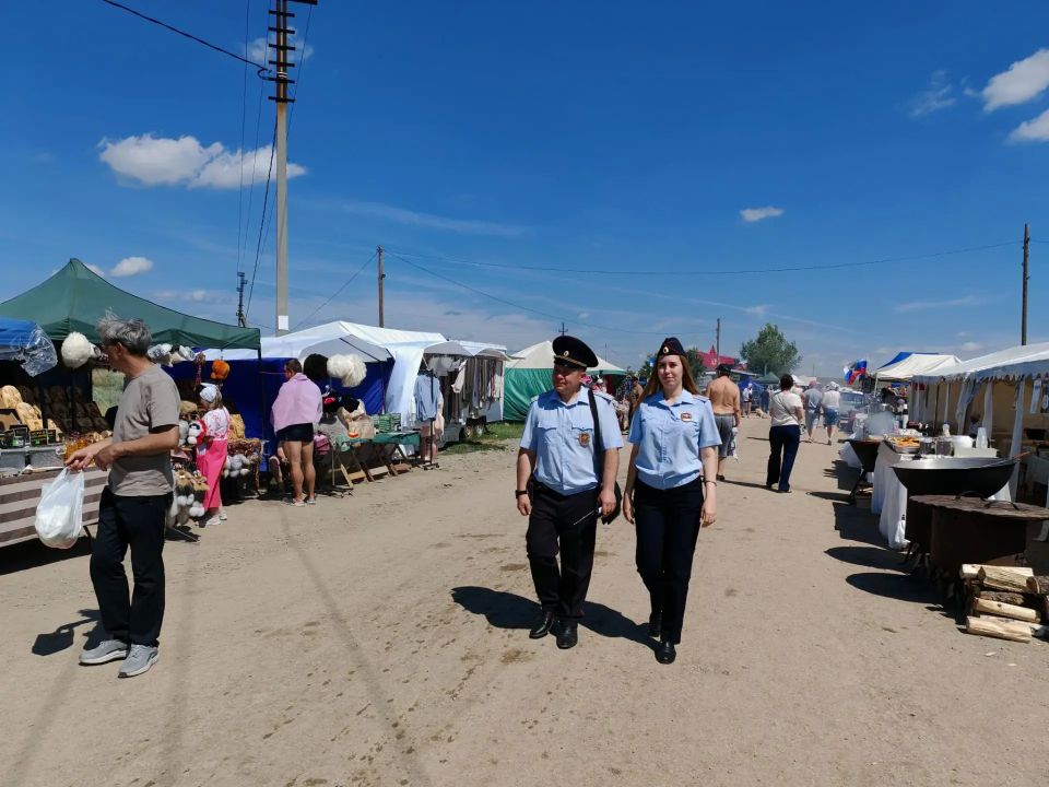 Полицейские Челябинской области обеспечивают охрану общественного порядка в заповеднике «Аркаим» Полицейские Челябинской области обеспечивают охрану общественного порядка в заповеднике «Аркаим»