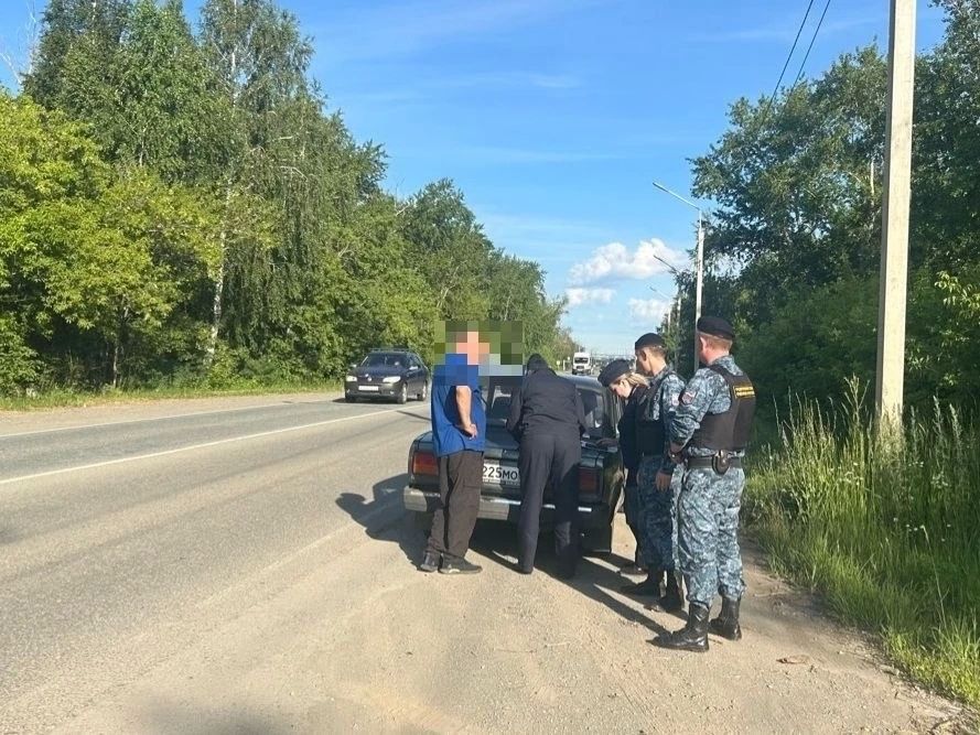 В Еманжелинске госавтоинспекторы и судебные приставы провели рейд по выявлению должников с помощью комплекса «Дорожный пристав» В Еманжелинске госавтоинспекторы и судебные приставы провели рейд по выявлению должников с помощью комплекса «Дорожный пристав»