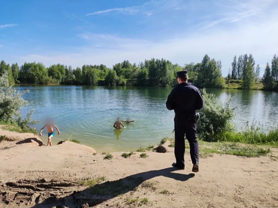 Полиция Южного Урала проверяют безопасность граждан на пляжах и водоемах области Полиция Южного Урала проверяют безопасность граждан на пляжах и водоемах области