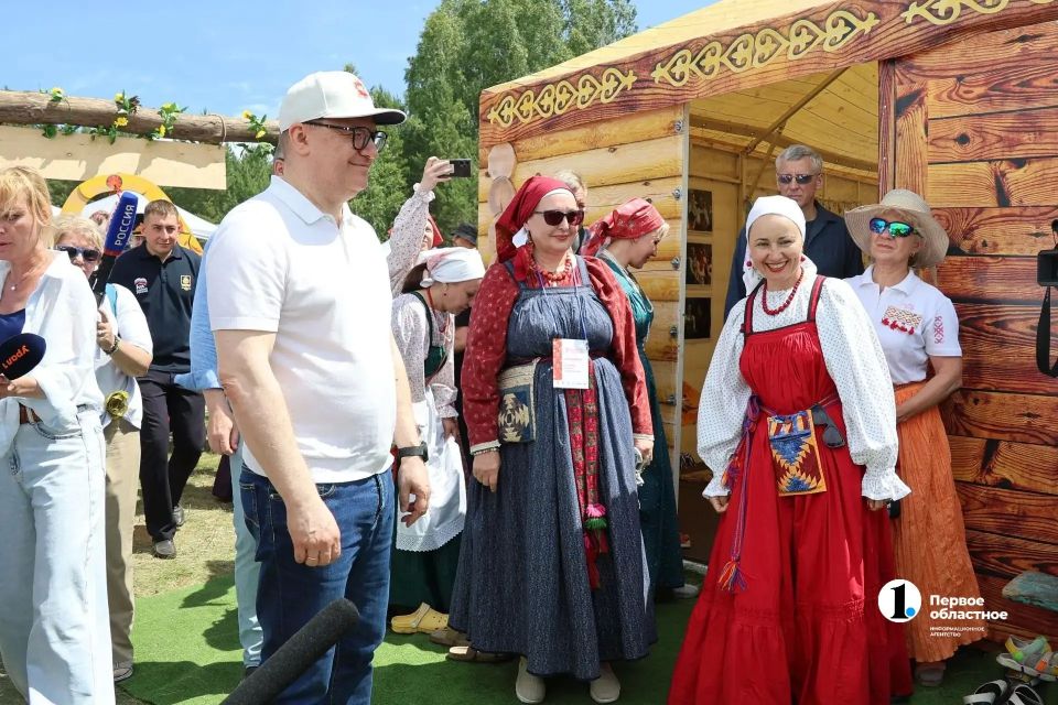 Почетным гостем 32-го Бажовского фестиваля стал губернатор Алексей Текслер Почетным гостем 32-го Бажовского фестиваля стал губернатор Алексей Текслер