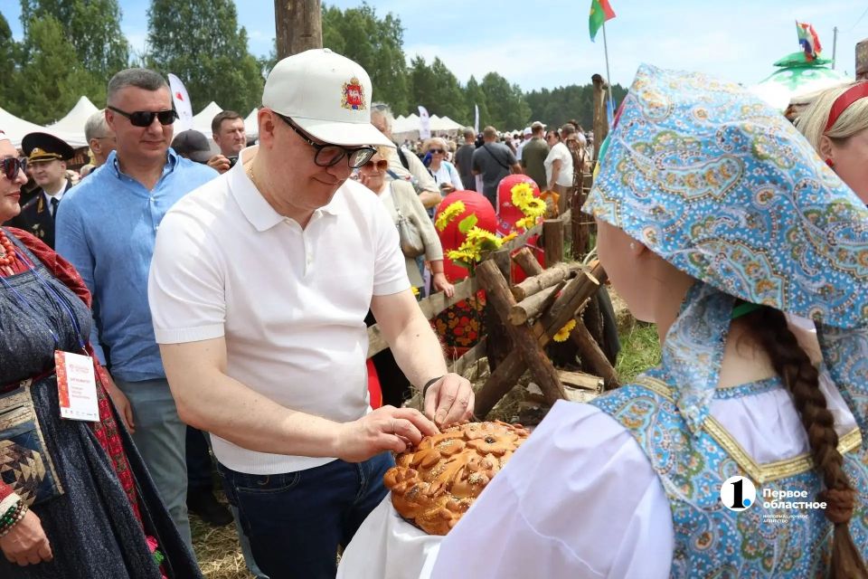 Почетным гостем 32-го Бажовского фестиваля стал губернатор Алексей Текслер Почетным гостем 32-го Бажовского фестиваля стал губернатор Алексей Текслер
