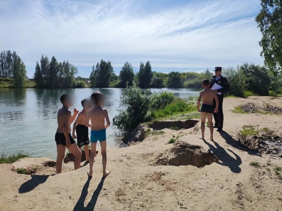 Полиция Южного Урала проверяют безопасность граждан на пляжах и водоемах области Полиция Южного Урала проверяют безопасность граждан на пляжах и водоемах области