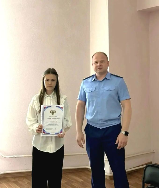 Школьница из Чебаркуля победила в конкурсе "Юный правовед" Школьница из Чебаркуля победила в конкурсе "Юный правовед"