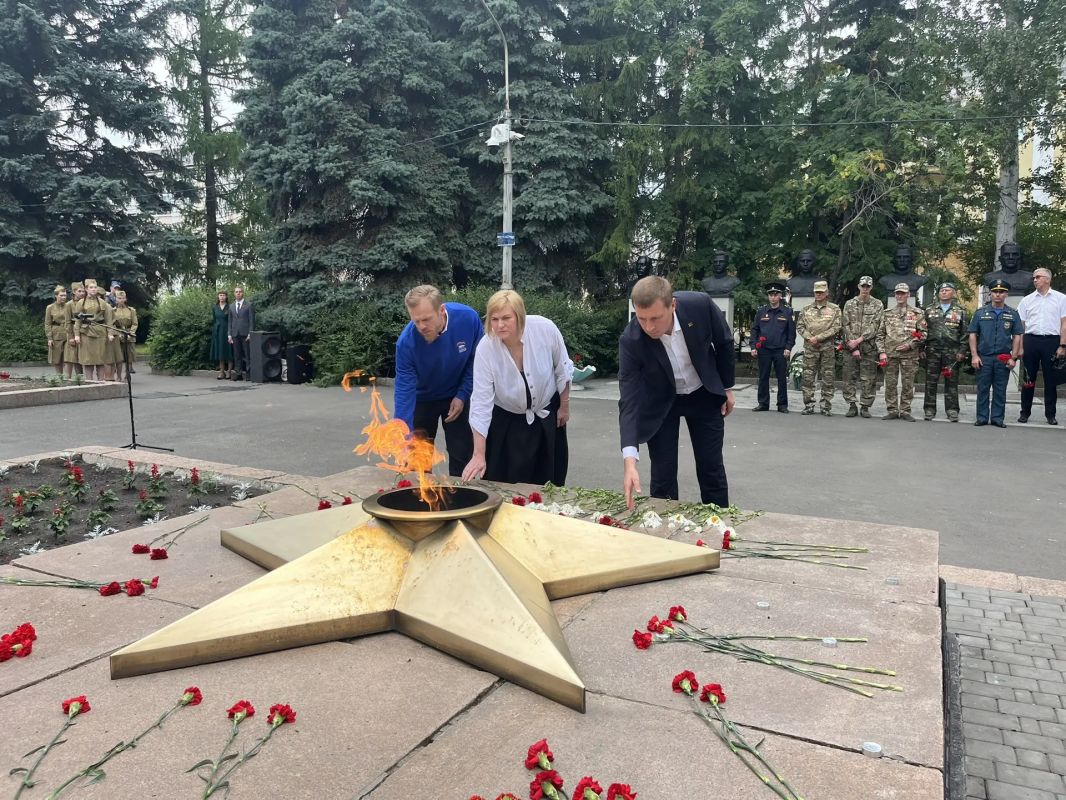 В Копейске прошел митинг, посвященный Дню памяти и скорби В Копейске прошел митинг, посвященный Дню памяти и скорби