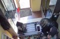 В Челябинске полицейские задержали мужчину по подозрению в ограблении магазина