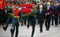 В 85-ю годовщину начала Великой Отечественной войны Президент Владимир Путин почтил память погибших в боях против немецко-фашистских захватчиков, возложив венок к Могиле Неизвестного Солдата у Кремлёвской стены