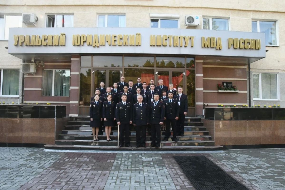 Старший участковый уполномоченный ОМВД России по Златоустовскому городскому округу стал бронзовым призёром второго этапа Всероссийского конкурса профессионального мастерства среди участковых уполномоченных полиции... Старший участковый уполномоченный ОМВД России по Златоустовскому городскому округу стал бронзовым призёром второго этапа Всероссийского конкурса профессионального мастерства среди участковых уполномоченных полиции...