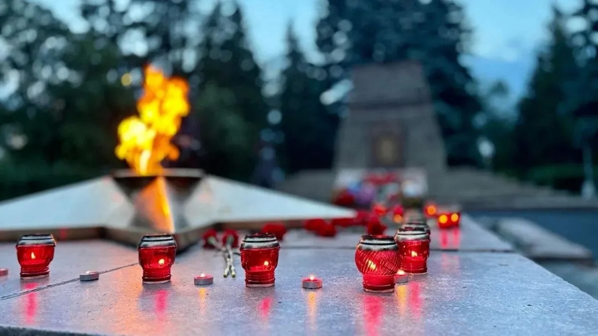 В Копейске прошла акция «Свеча памяти» В Копейске прошла акция «Свеча памяти»