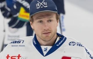 Хенрик Хаукенланд — 31-летний вратарь, уроженец Норвегии