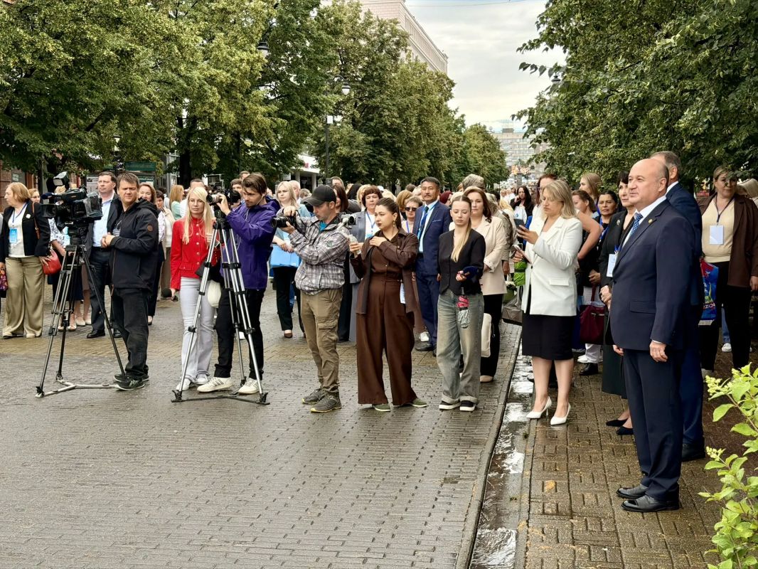 В ЦЕНТРЕ ЧЕЛЯБИНСКА ЗАПУСТИЛИ ОБРАТНЫЙ ОТСЧЕТ ДО ВЫБОРОВ В ГОСДУМУ В ЦЕНТРЕ ЧЕЛЯБИНСКА ЗАПУСТИЛИ ОБРАТНЫЙ ОТСЧЕТ ДО ВЫБОРОВ В ГОСДУМУ