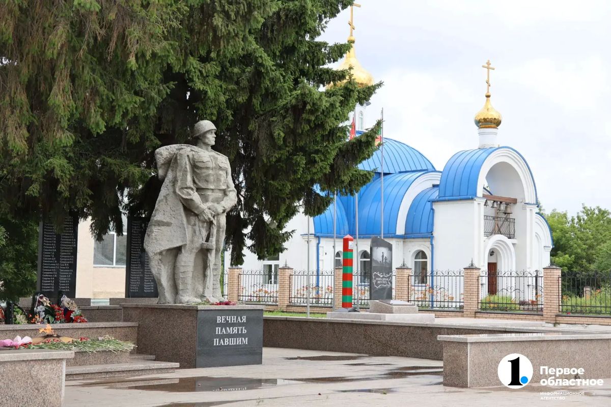 Алексей Текслер оценил благоустройство Центрального сквера в Еткуле Алексей Текслер оценил благоустройство Центрального сквера в Еткуле