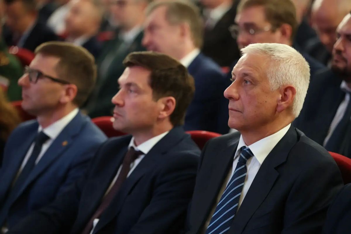 Алексей Текслер провел областное совещание Алексей Текслер провел областное совещание