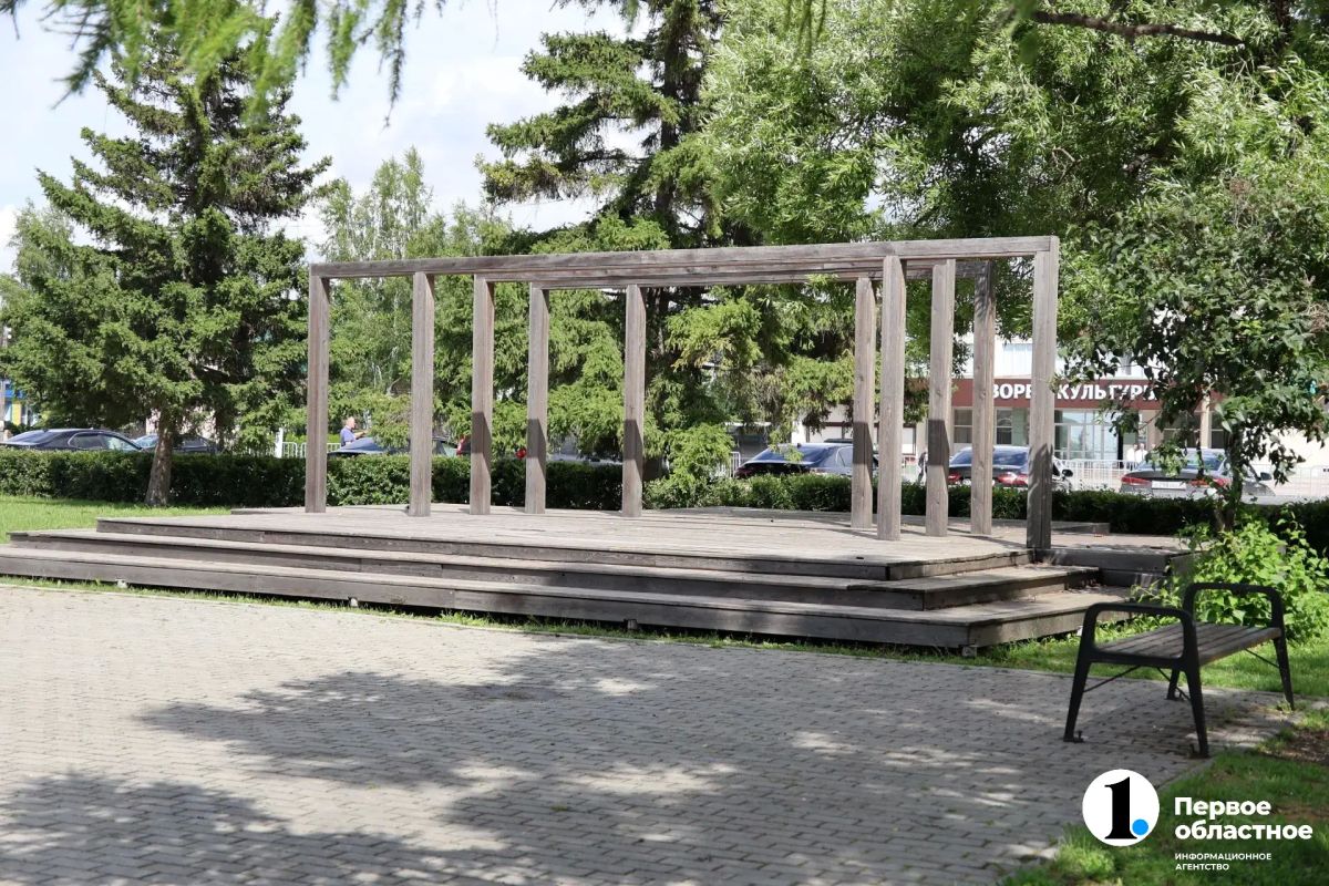 Алексей Текслер оценил благоустройство Центрального сквера в Еткуле Алексей Текслер оценил благоустройство Центрального сквера в Еткуле