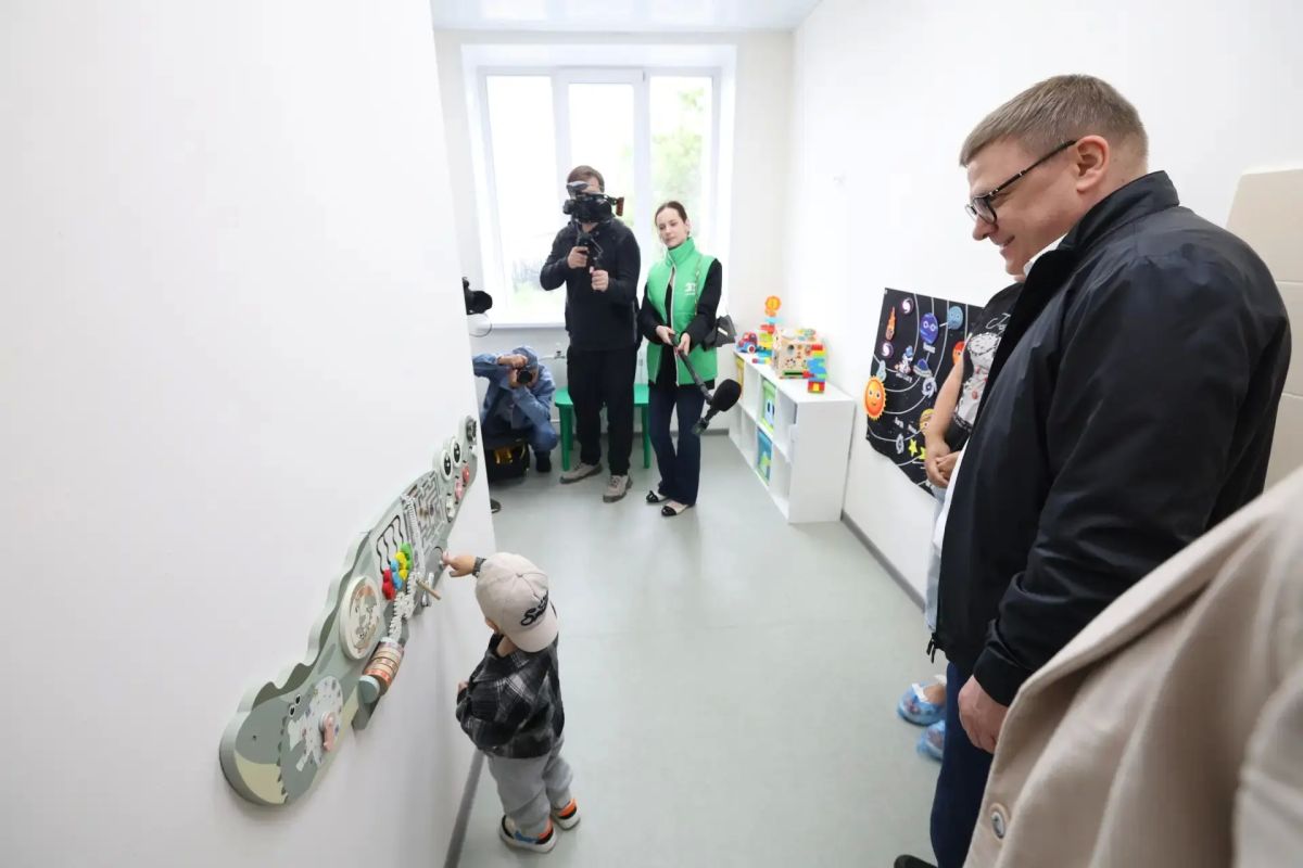 В ходе рабочей поездки в Еткульский округ Алексей Текслер совершил «разворот» и посетил врачебную амбулаторию в селе Коелга, чтобы на месте оценить результаты обновления учреждения В ходе рабочей поездки в Еткульский округ Алексей Текслер совершил «разворот» и посетил врачебную амбулаторию в селе Коелга, чтобы на месте оценить результаты обновления учреждения