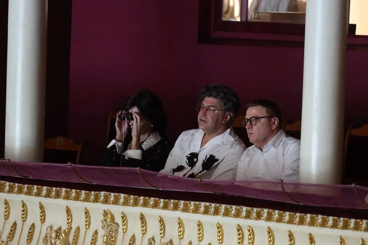 Навстречу культурной столице: Алексей Текслер вместе с супругой Ириной посетили выпускной концерт учащихся Академии Русского балета имени А.Я. Вагановой Навстречу культурной столице: Алексей Текслер вместе с супругой Ириной посетили выпускной концерт учащихся Академии Русского балета имени А.Я. Вагановой