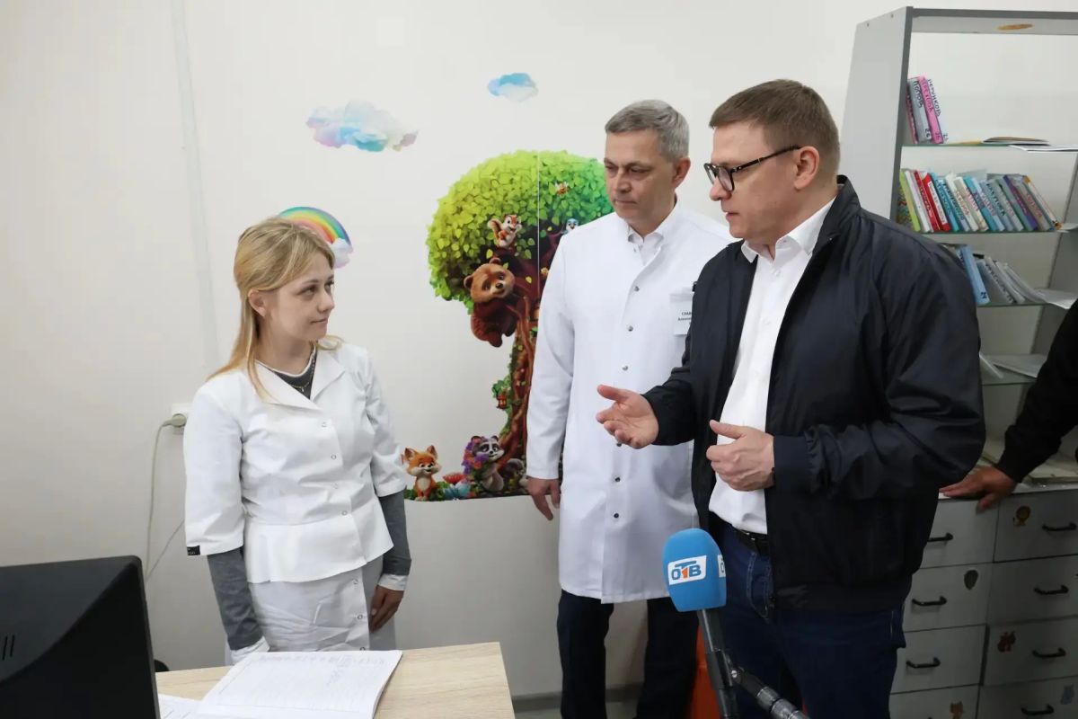 В ходе рабочей поездки в Еткульский округ Алексей Текслер совершил «разворот» и посетил врачебную амбулаторию в селе Коелга, чтобы на месте оценить результаты обновления учреждения В ходе рабочей поездки в Еткульский округ Алексей Текслер совершил «разворот» и посетил врачебную амбулаторию в селе Коелга, чтобы на месте оценить результаты обновления учреждения
