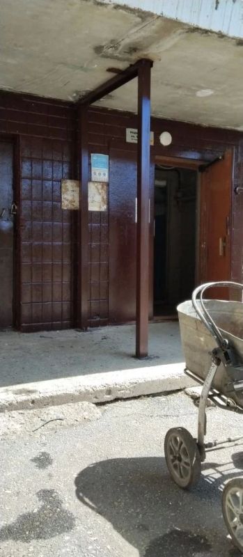 Управляющая компания ООО УК «ЖЭУ г. Магнитогорска» завершила работы по восстановлению промежуточной опоры козырька входной группы подъезда №4 многоквартирного дома №202 по пр. К. Маркса (г.Магнитогорск) Управляющая компания ООО УК «ЖЭУ г. Магнитогорска» завершила работы по восстановлению промежуточной опоры козырька входной группы подъезда №4 многоквартирного дома №202 по пр. К. Маркса (г.Магнитогорск)