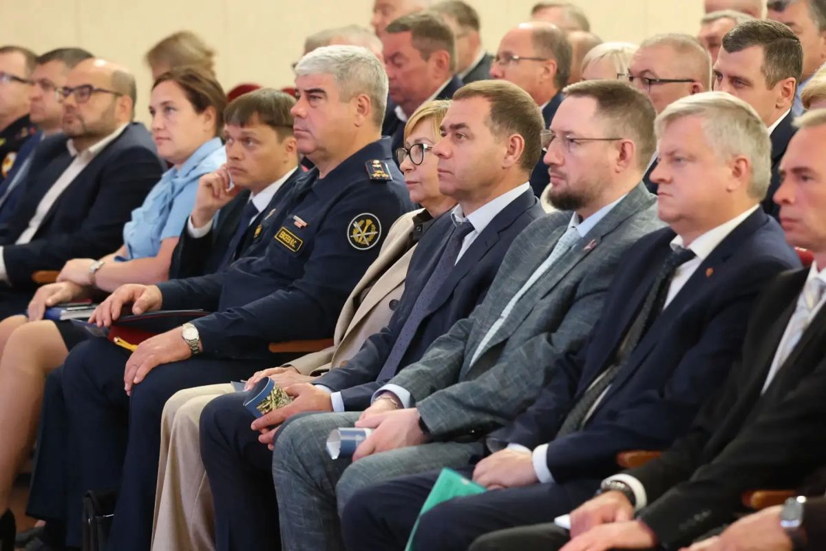 Алексей Текслер провел областное совещание Алексей Текслер провел областное совещание