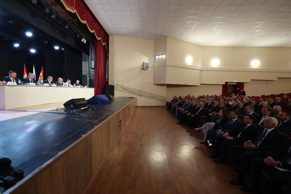 Алексей Текслер провел областное совещание Алексей Текслер провел областное совещание