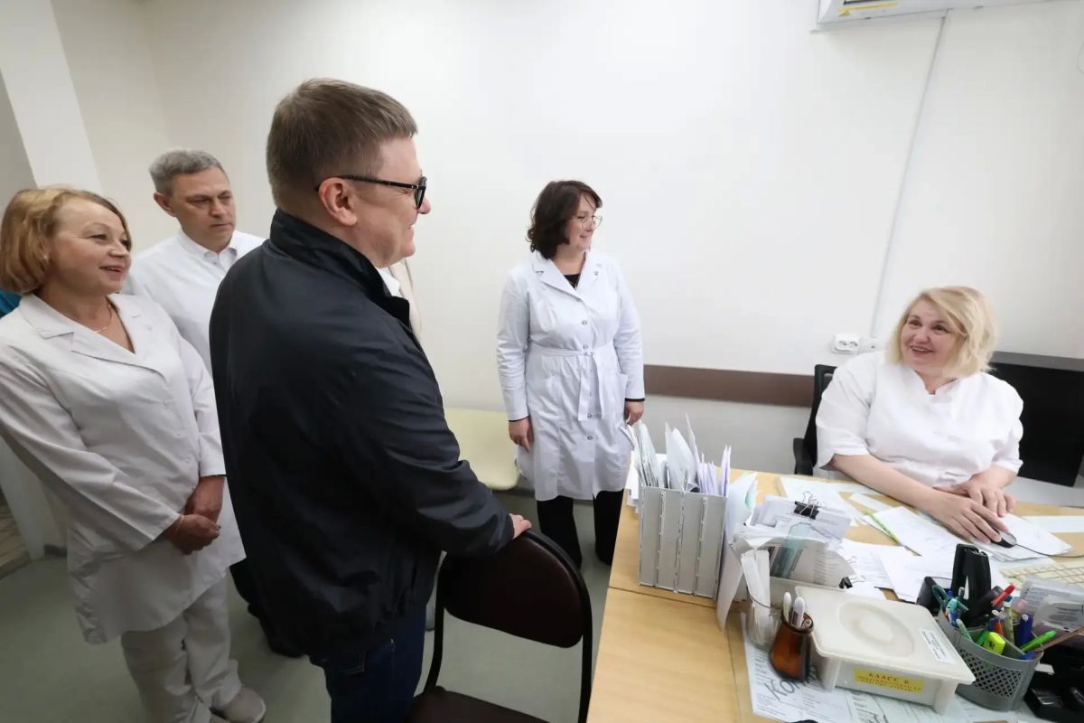 В ходе рабочей поездки в Еткульский округ Алексей Текслер совершил «разворот» и посетил врачебную амбулаторию в селе Коелга, чтобы на месте оценить результаты обновления учреждения В ходе рабочей поездки в Еткульский округ Алексей Текслер совершил «разворот» и посетил врачебную амбулаторию в селе Коелга, чтобы на месте оценить результаты обновления учреждения