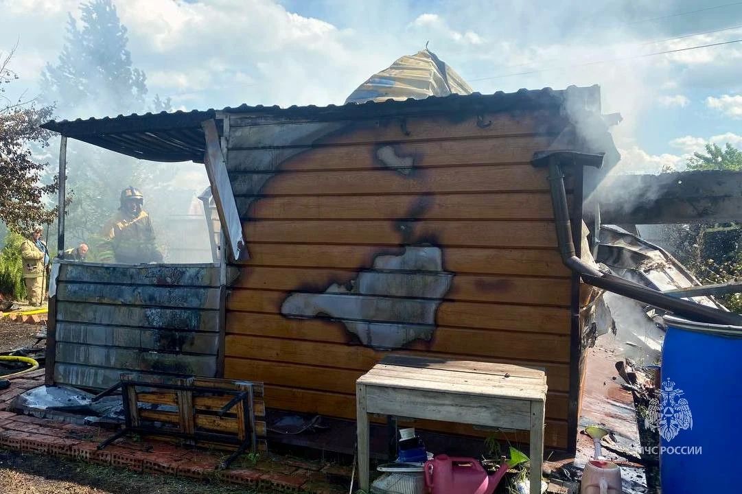 Пожар в СНТ: подробности. Сотрудники МЧС России выехали на сообщение о пожаре: в садовом товариществе «Теплостроевец» Красноармейского муниципального округа горел деревянный дом Пожар в СНТ: подробности. Сотрудники МЧС России выехали на сообщение о пожаре: в садовом товариществе «Теплостроевец» Красноармейского муниципального округа горел деревянный дом