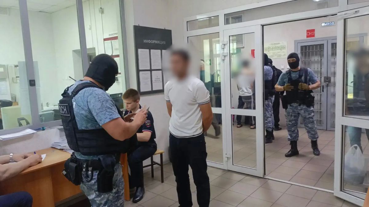 35 иностранцев-нарушителей выдворили из страны полицейские и судебные приставы в Челябинской области 35 иностранцев-нарушителей выдворили из страны полицейские и судебные приставы в Челябинской области