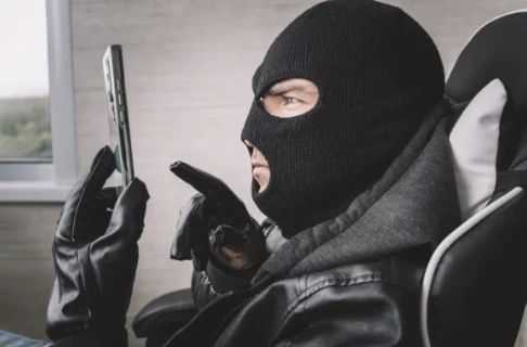В Челябинской области мошенники начали массово атаковать семьи участников СВО