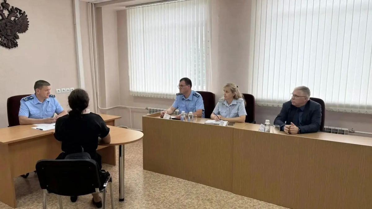 Заместитель прокурора Челябинской области Евгений Федоров провёл выездной приём граждан в городе Касли