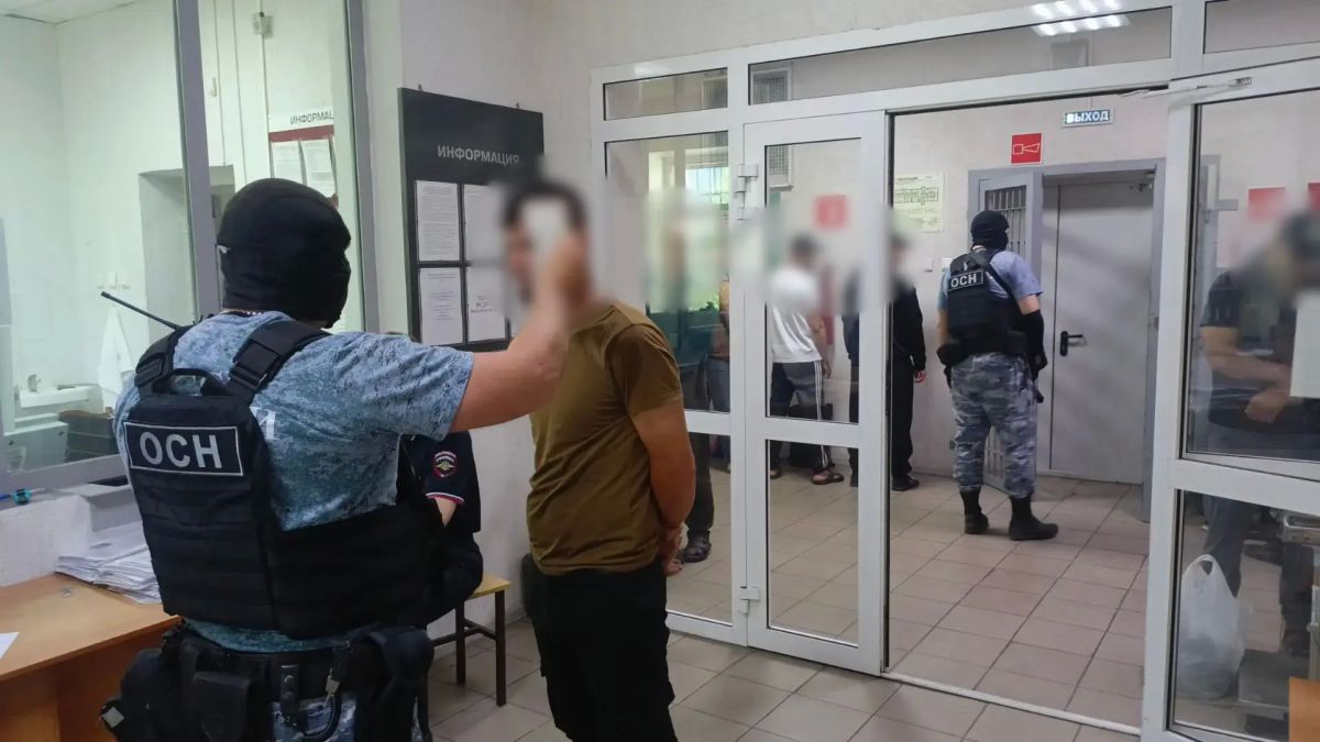 35 иностранцев-нарушителей выдворили из страны полицейские и судебные приставы в Челябинской области 35 иностранцев-нарушителей выдворили из страны полицейские и судебные приставы в Челябинской области