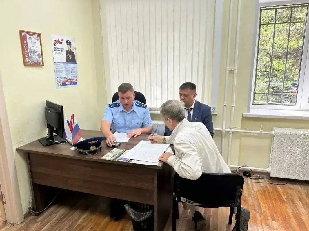 Прокурор Ленинского района г. Магнитогорска провел прием членов семей участников СВО в фонде «Защитники отечества» Прокурор Ленинского района г. Магнитогорска провел прием членов семей участников СВО в фонде «Защитники отечества»