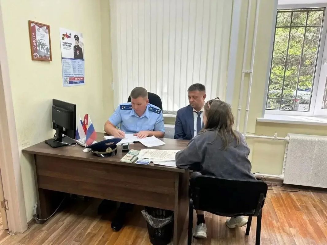 Прокурор Ленинского района г. Магнитогорска провел прием членов семей участников СВО в фонде «Защитники отечества» Прокурор Ленинского района г. Магнитогорска провел прием членов семей участников СВО в фонде «Защитники отечества»