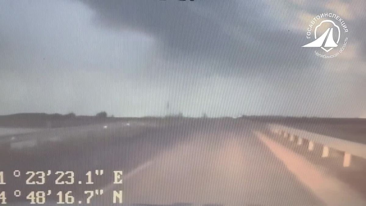 Выручили автомобилистку, машина которой сломалась на дороге вдали от населенных пунктов, инспекторы ДПС в Челябинской области
