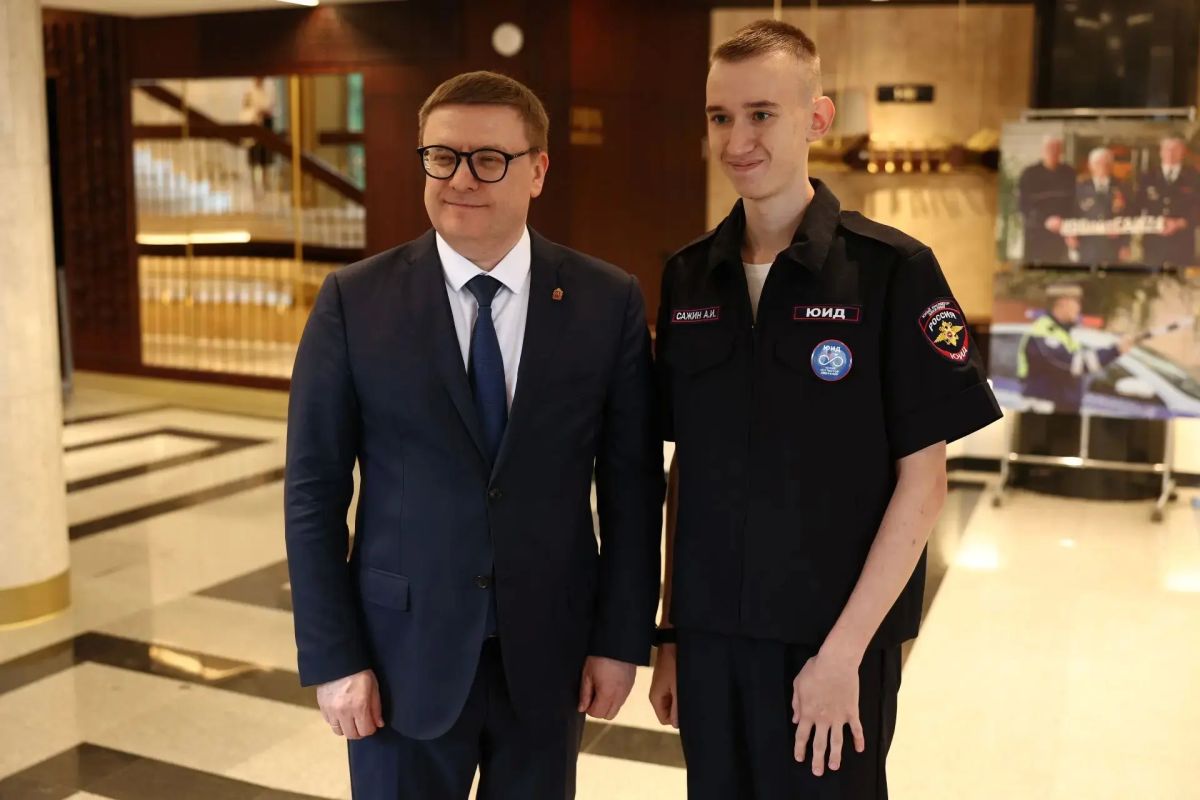 Алексей Текслер поздравил сотрудников и ветеранов Госавтоинспекции с профессиональным праздником Алексей Текслер поздравил сотрудников и ветеранов Госавтоинспекции с профессиональным праздником