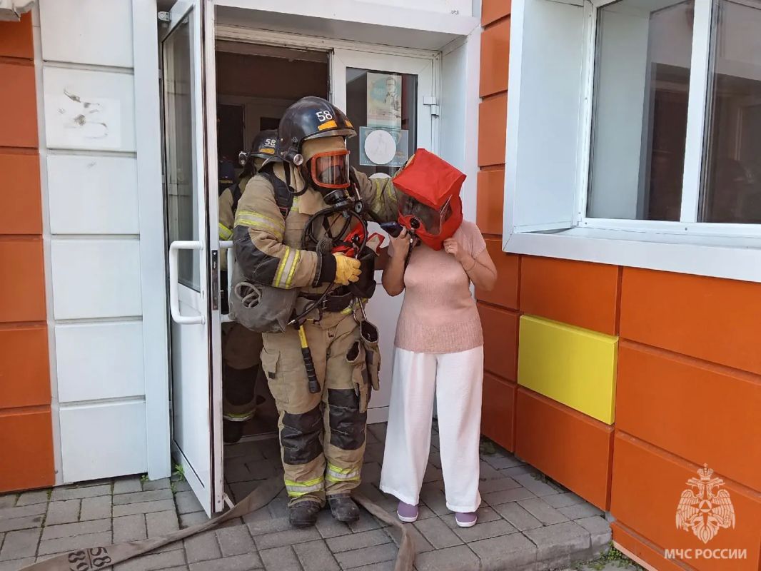 «Пожар» в торговом центре. Без паники: это учения! «Пожар» в торговом центре. Без паники: это учения!