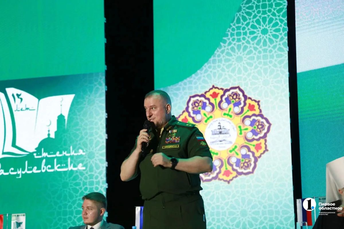 Алексей Текслер поздравил шейха Абдурраззака Ас-Саади с получением российского гражданства Алексей Текслер поздравил шейха Абдурраззака Ас-Саади с получением российского гражданства