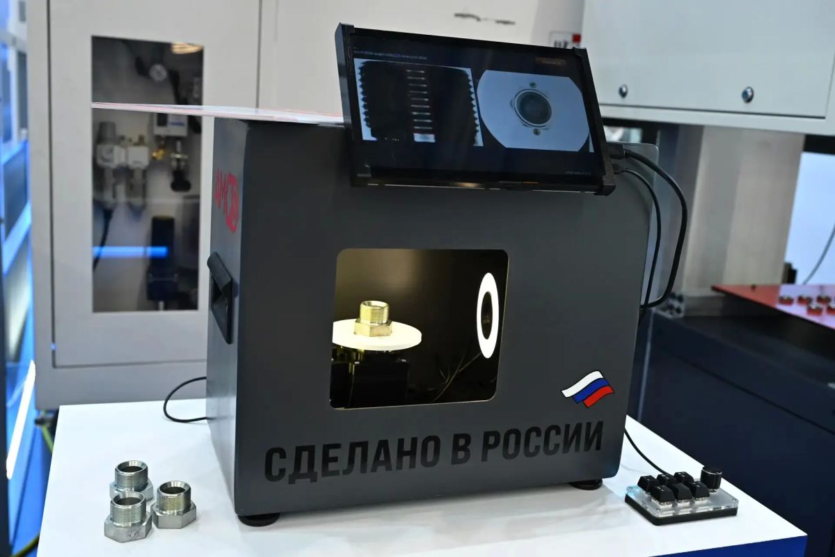 Министр промышленности и передовых технологий ОАЭ ознакомился со стендом Челябинской области на ИННОПРОМ-2026 Министр промышленности и передовых технологий ОАЭ ознакомился со стендом Челябинской области на ИННОПРОМ-2026