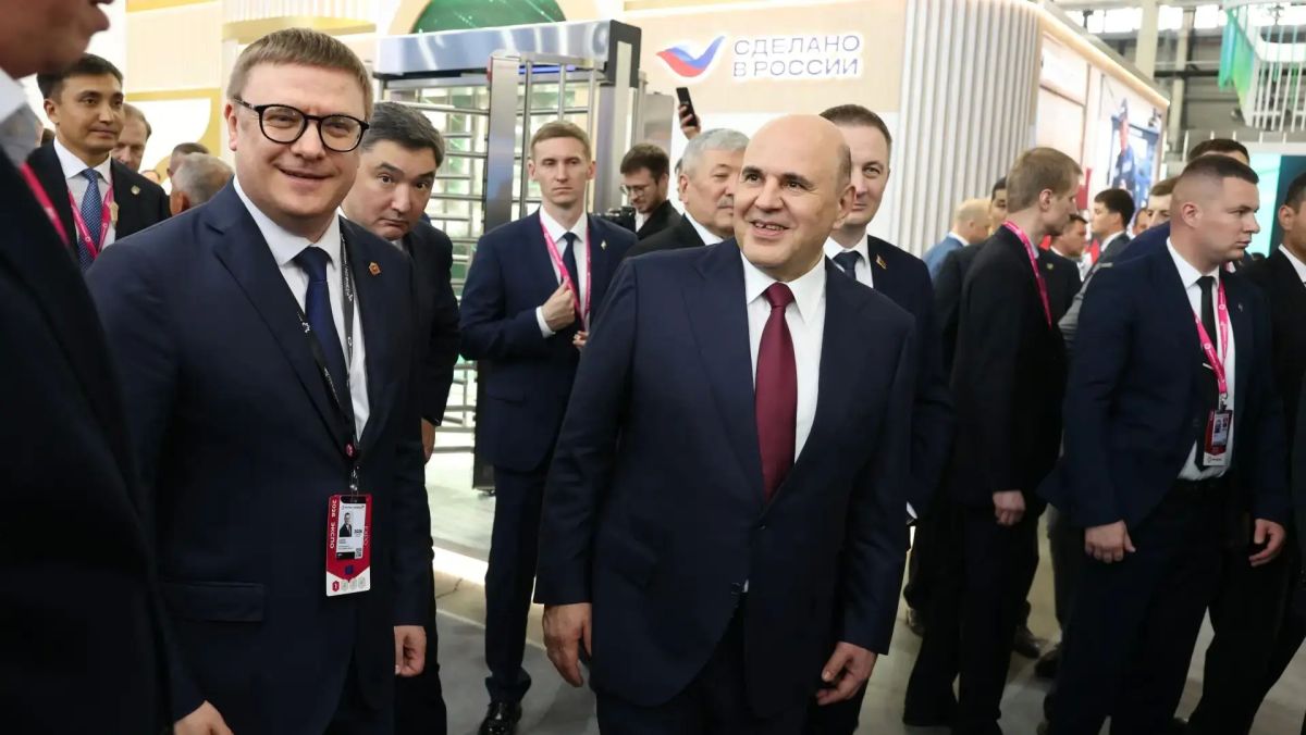 Председатель Правительства Российской Федерации Михаил Мишустин посетил стенд Челябинской области на Международной промышленной выставке ИННОПРОМ Председатель Правительства Российской Федерации Михаил Мишустин посетил стенд Челябинской области на Международной промышленной выставке ИННОПРОМ
