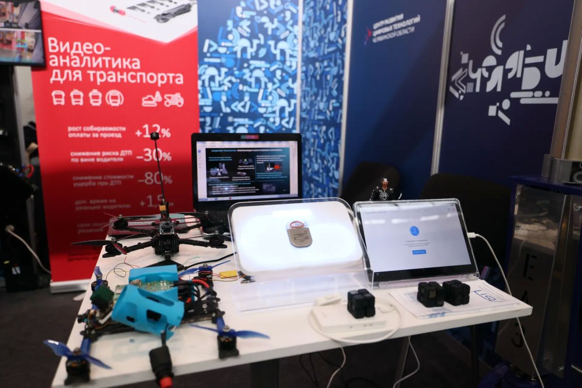 Алексей Текслер на Международной промышленной выставке ИННОПРОМ осмотрел индивидуальные стенды южноуральских предприятий Алексей Текслер на Международной промышленной выставке ИННОПРОМ осмотрел индивидуальные стенды южноуральских предприятий
