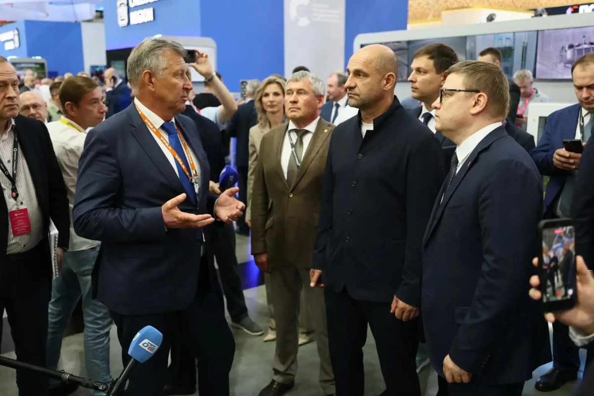 ИННОПРОМ-2026: Артем Жога и Алексей Текслер ознакомились со стендом автозавода «УРАЛ» ИННОПРОМ-2026: Артем Жога и Алексей Текслер ознакомились со стендом автозавода «УРАЛ»