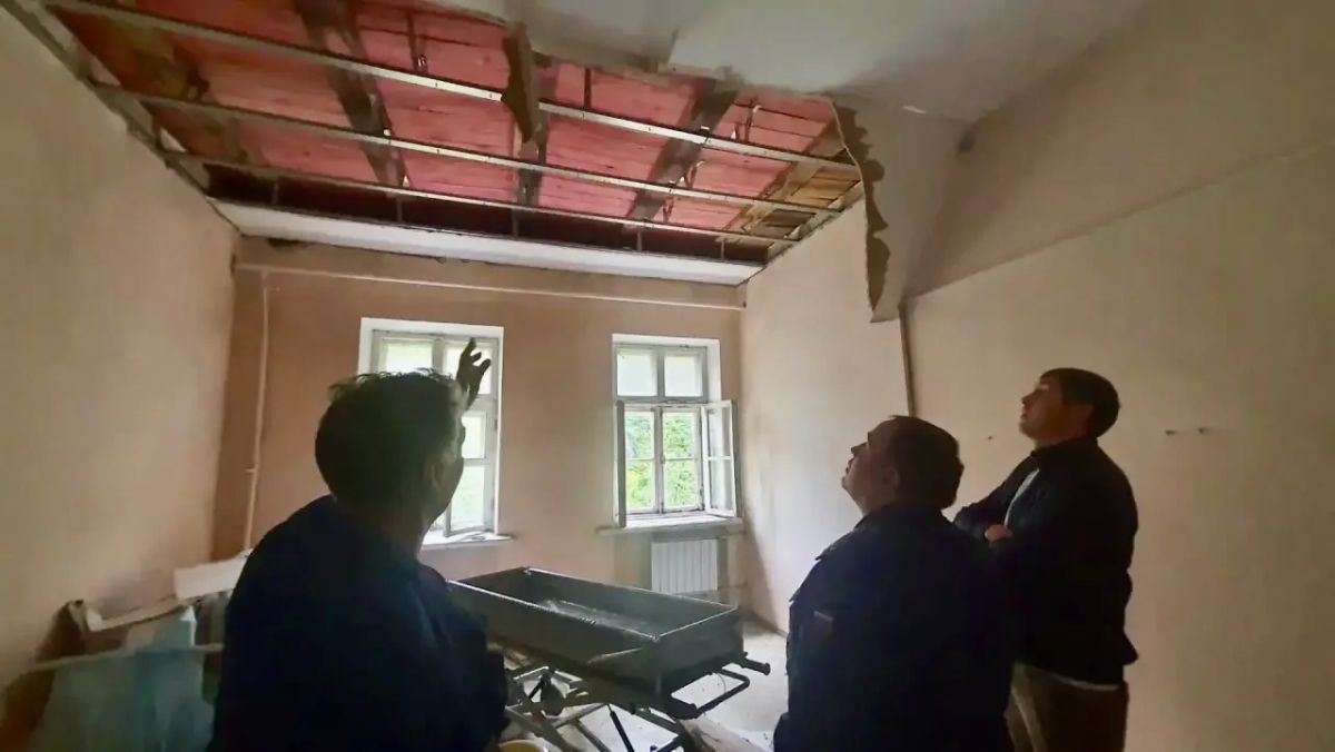 Прокуратура Златоуста организовала проверку по публикации СМИ об обрушении потолка в палате медицинского учреждения Прокуратура Златоуста организовала проверку по публикации СМИ об обрушении потолка в палате медицинского учреждения