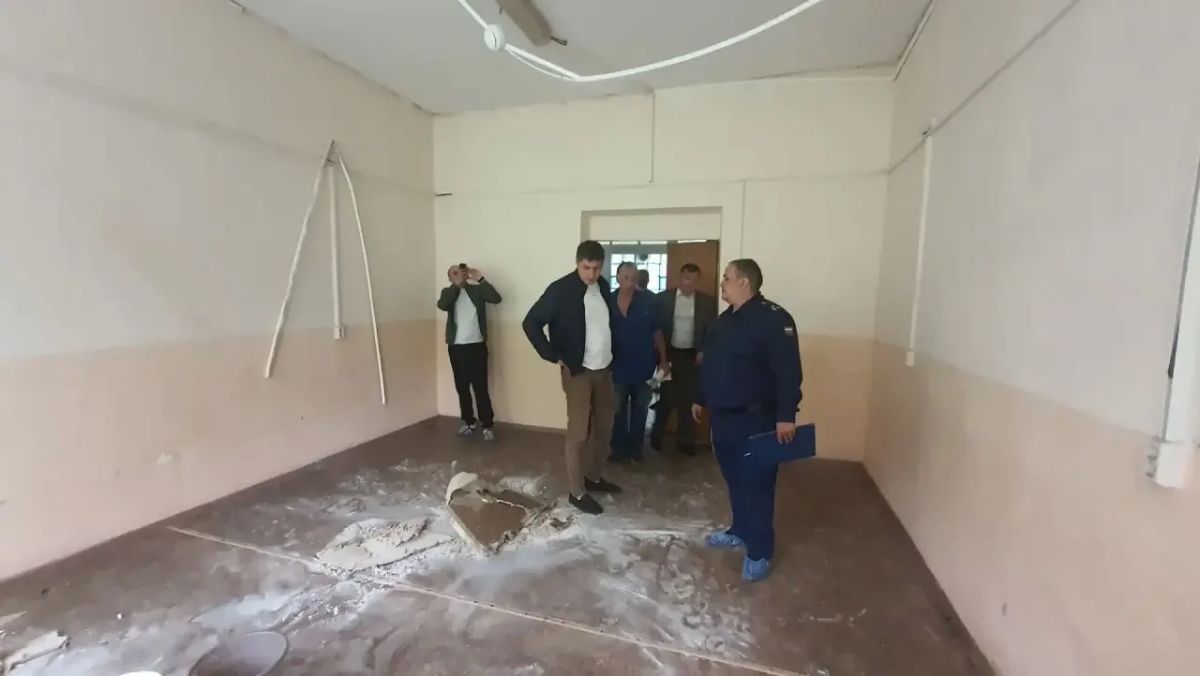 Прокуратура Златоуста организовала проверку по публикации СМИ об обрушении потолка в палате медицинского учреждения Прокуратура Златоуста организовала проверку по публикации СМИ об обрушении потолка в палате медицинского учреждения
