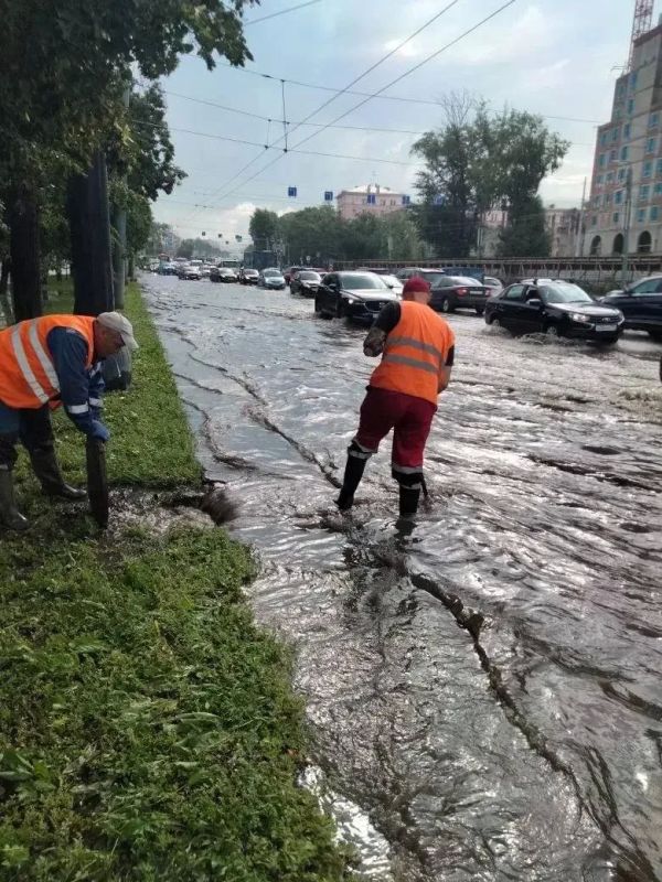 Четыре бригады вышли на борьбу с последствиями ливня в Челябинске